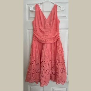 Sleeveless v neck dress embroidered skirt